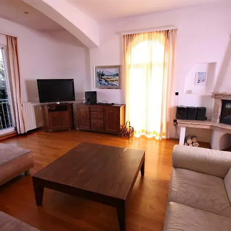 Mihaela Apartment