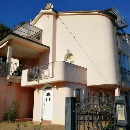 Apartment Mihaela *